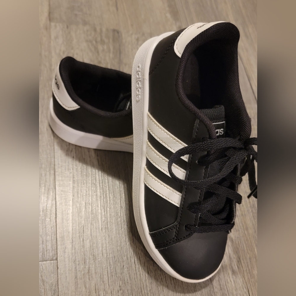 Adidas grand court black tennis shoes boys size 13